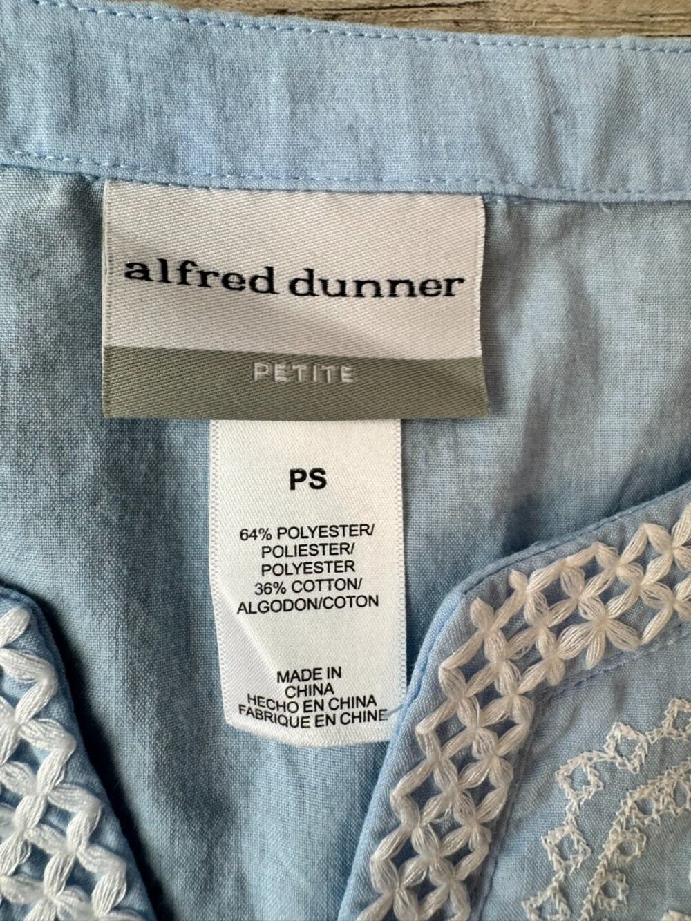 Alfred Dunner blue embroidered 3/4 sleeve blouse size petite small J36 - Picture 3 of 5